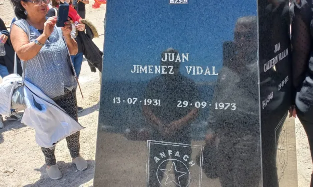 ANFACH Y ANEF INAUGURAN MONOLITO EN MEMORIA DE 5 TRABAJADORES DE ADUANAS EN PISAGUA