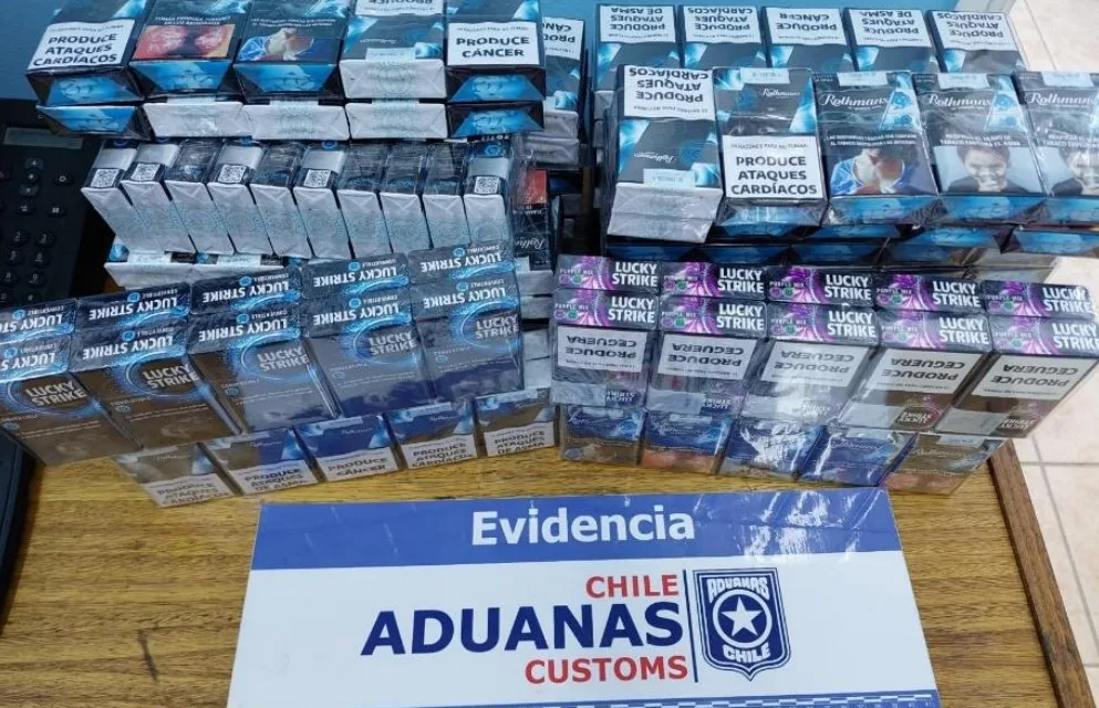 VIAJERO SORPRENDIDO CON CONTRABANDO DE CIGARRILLOS INTENTÓ SOBORNAR A FISCALIZADOR DE ADUANAS