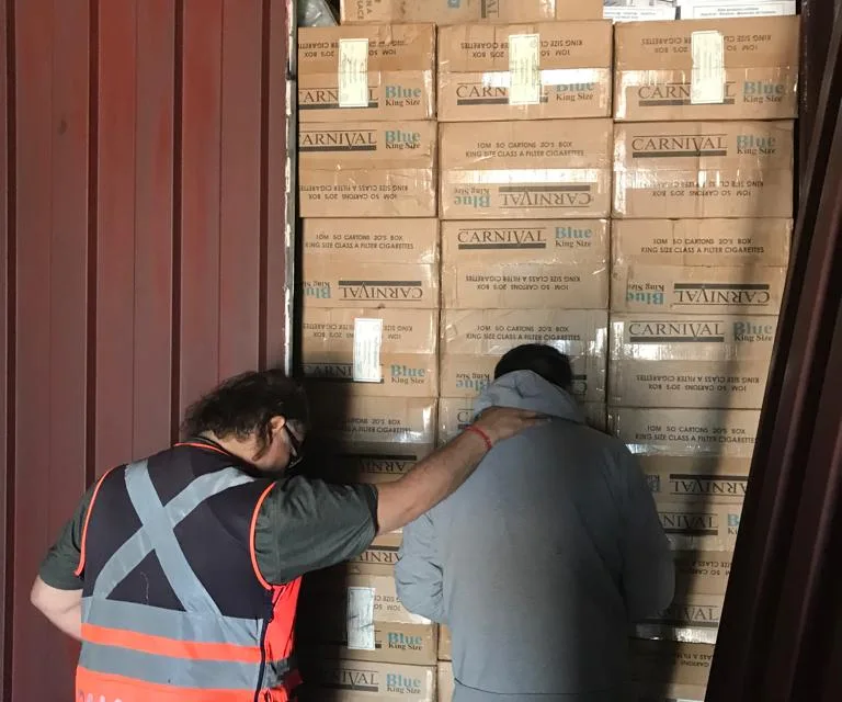 Aduanas intercepta contenedor con 55 mil cajetillas de cigarrillos procedentes de Bolivia