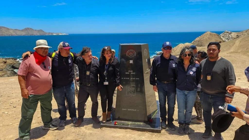 ANFACH Y ANEF INAUGURAN MONOLITO EN MEMORIA DE 5 TRABAJADORES DE ADUANAS EN PISAGUA