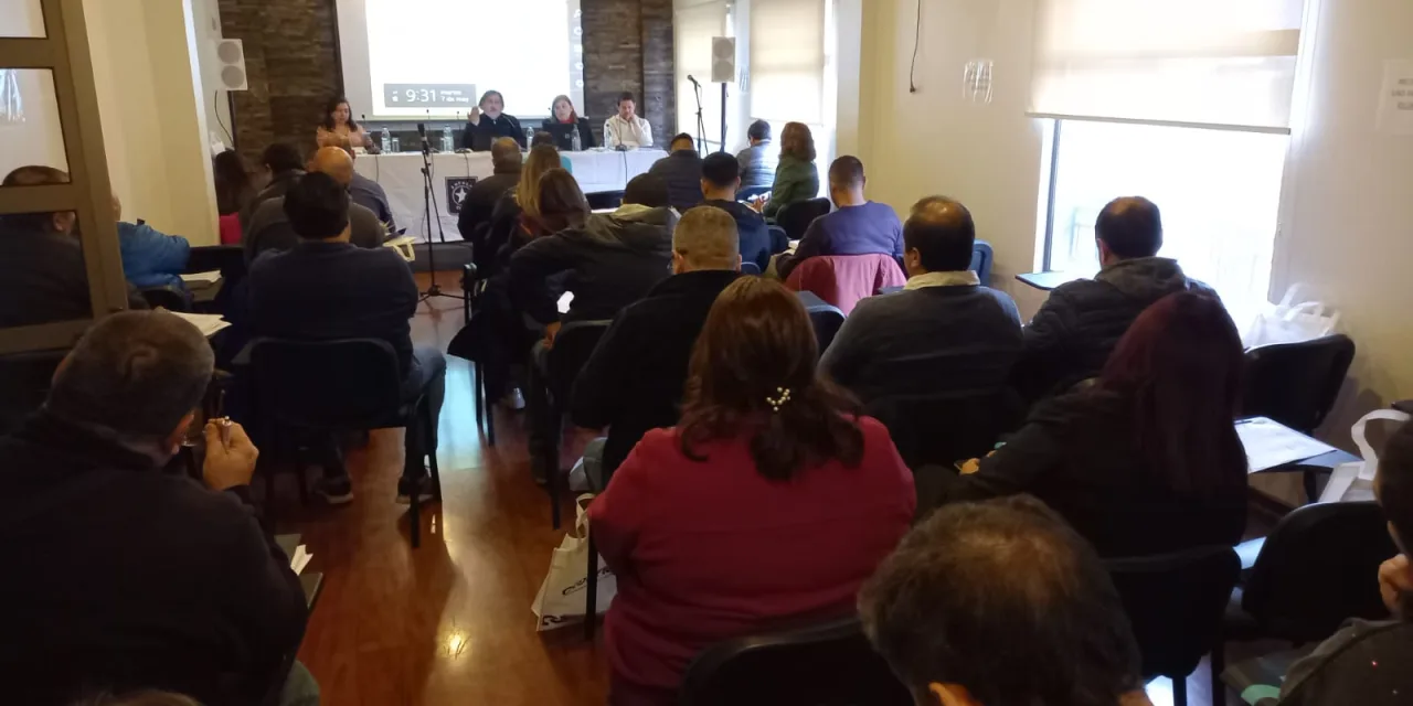 ASAMBLEA NACIONAL RECHAZA NOMBRAMIENTOS DE CARGOS A HONORARIOS Y SOLICITA NO PERSEVERAR EN ESTAS CONTRATACIONES PRECARIAS  