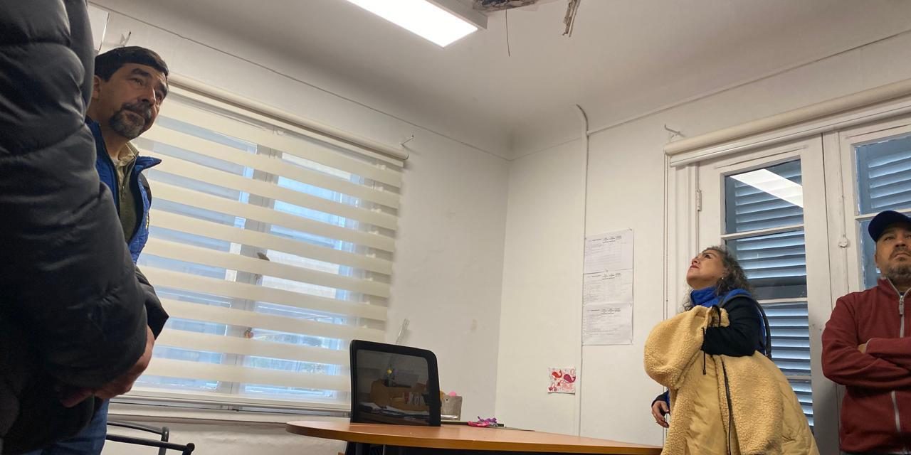 Desprendimiento de techumbre, plagas y problemas eléctricos afectan la seguridad de funcionarios y usuarios