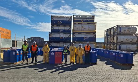Aduanas lidera operativo que permite incautar 40 toneladas de ácido clorhídrico en el Puerto de San Vicente