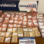 Aduana incautan $180 millones en moneda boliviana y 50 tarjetas bancarias en control fronterizo Chungará