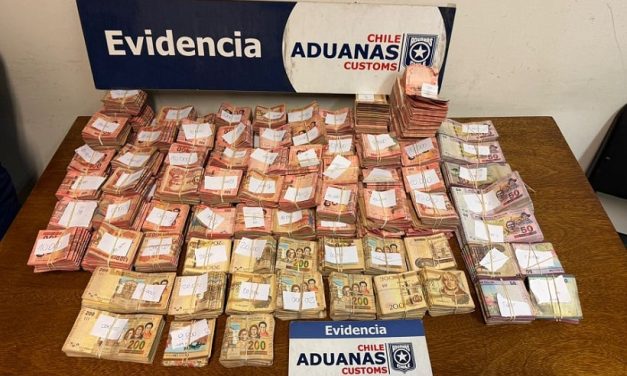 Aduana incautan $180 millones en moneda boliviana y 50 tarjetas bancarias en control fronterizo Chungará