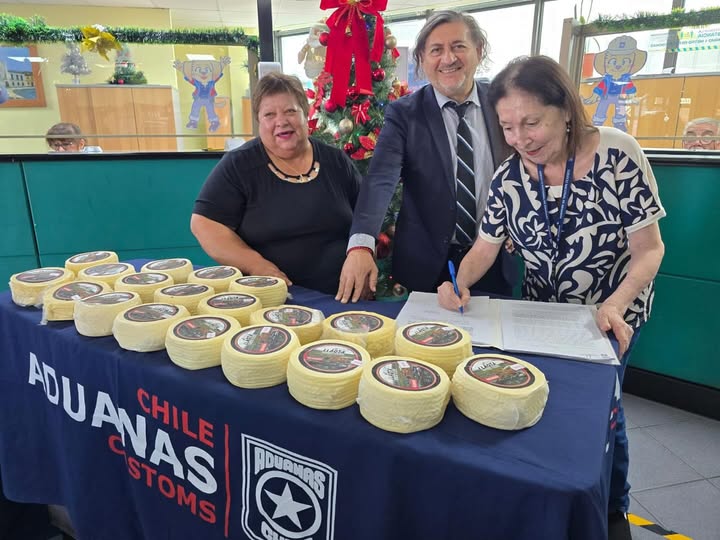 Aduana de Iquique dona alimentos incautados a comedor solidario de Alto Hospicio