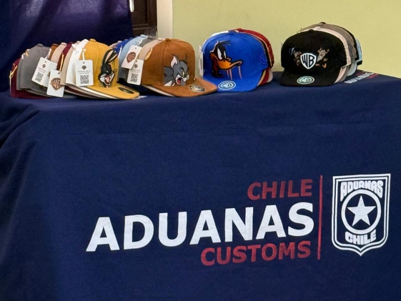 Arica: Aduana incauta millonario cargamento de camisetas de fútbol falsificadas