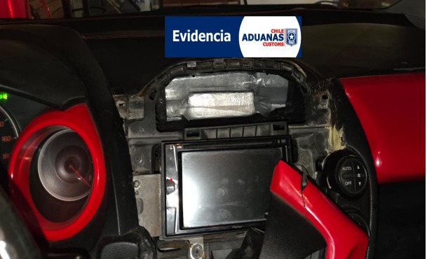 Trabajo coordinado y tecnología permiten a Aduanas  incautar más de 16 kilos de cocaína ocultos en automóvil en Chacalluta