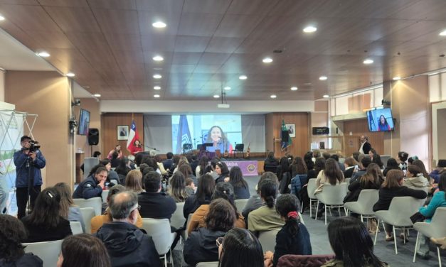 Funcionaria de Aduana Puerto Montt es reconocida en conmemoración del Día Internacional de la Mujer Trabajadora