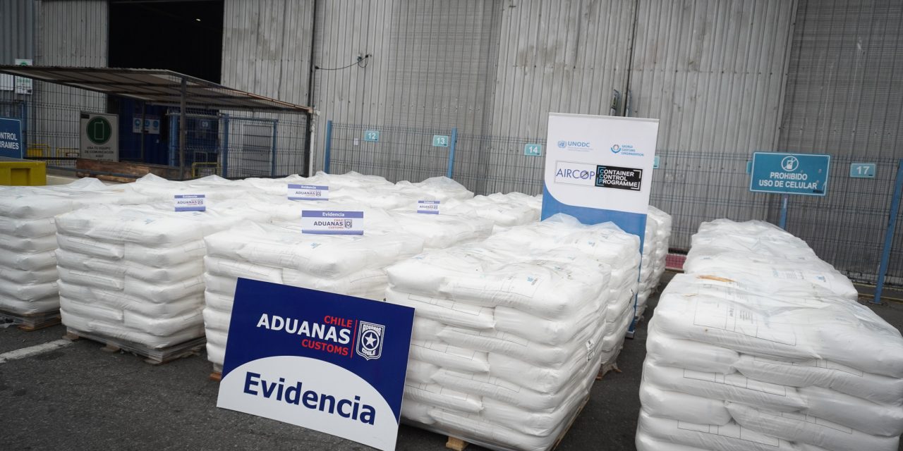 Detectan cargamento irregular en San Antonio: Aduanas incauta más de 35 toneladas de químicos usados en drogas