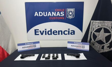 Aduanas frustra ingreso de armas ocultas en bus internacional en el Complejo Los Libertadores