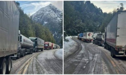 Reportan decenas de camioneros varados en límite fronterizo entre Chile y la Aduana Argentina