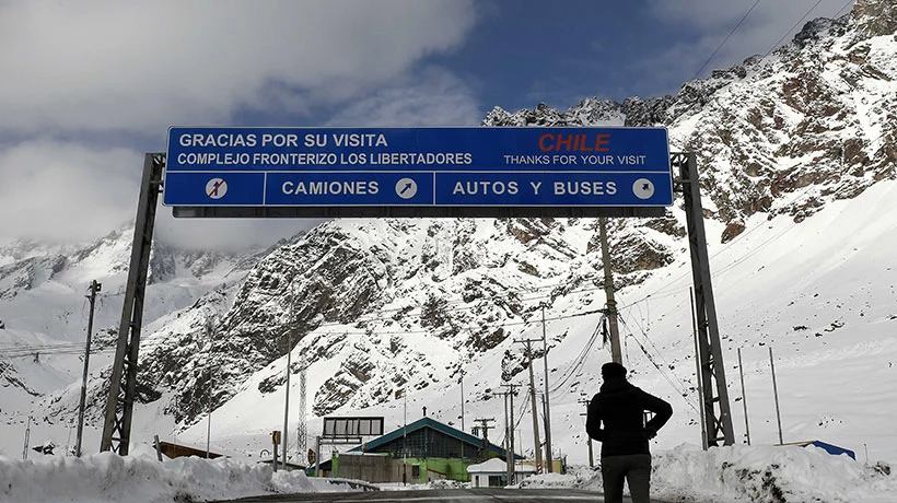 Paso fronterizo Los Libertadores reabre para todo tipo de vehículos tras nevadas